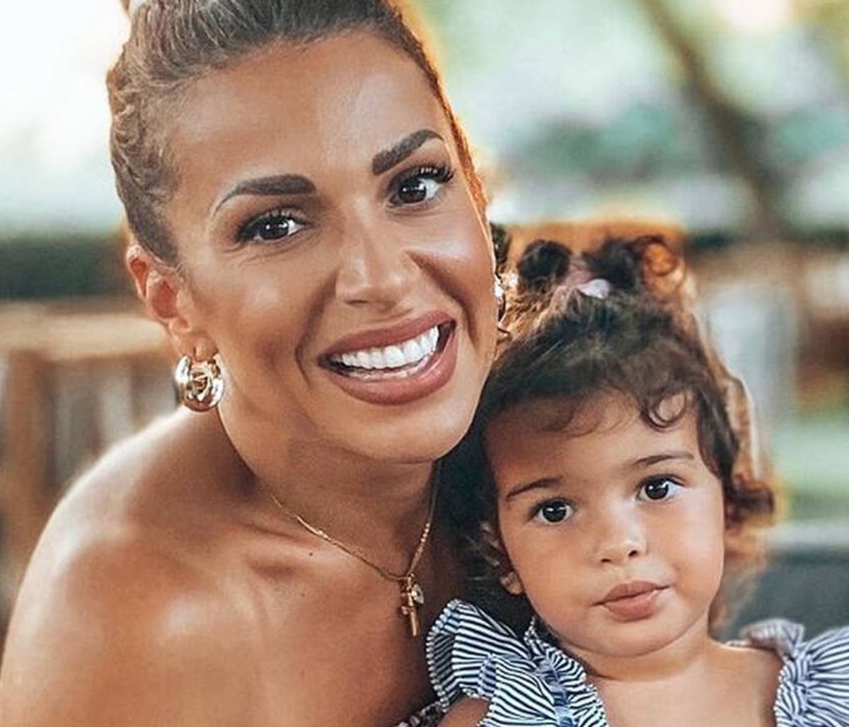 Ελένη Χατζίδου: Η Μελίτα πήρε τα καλλυντικά της και βάφτηκε μόνη της (εικόνες)