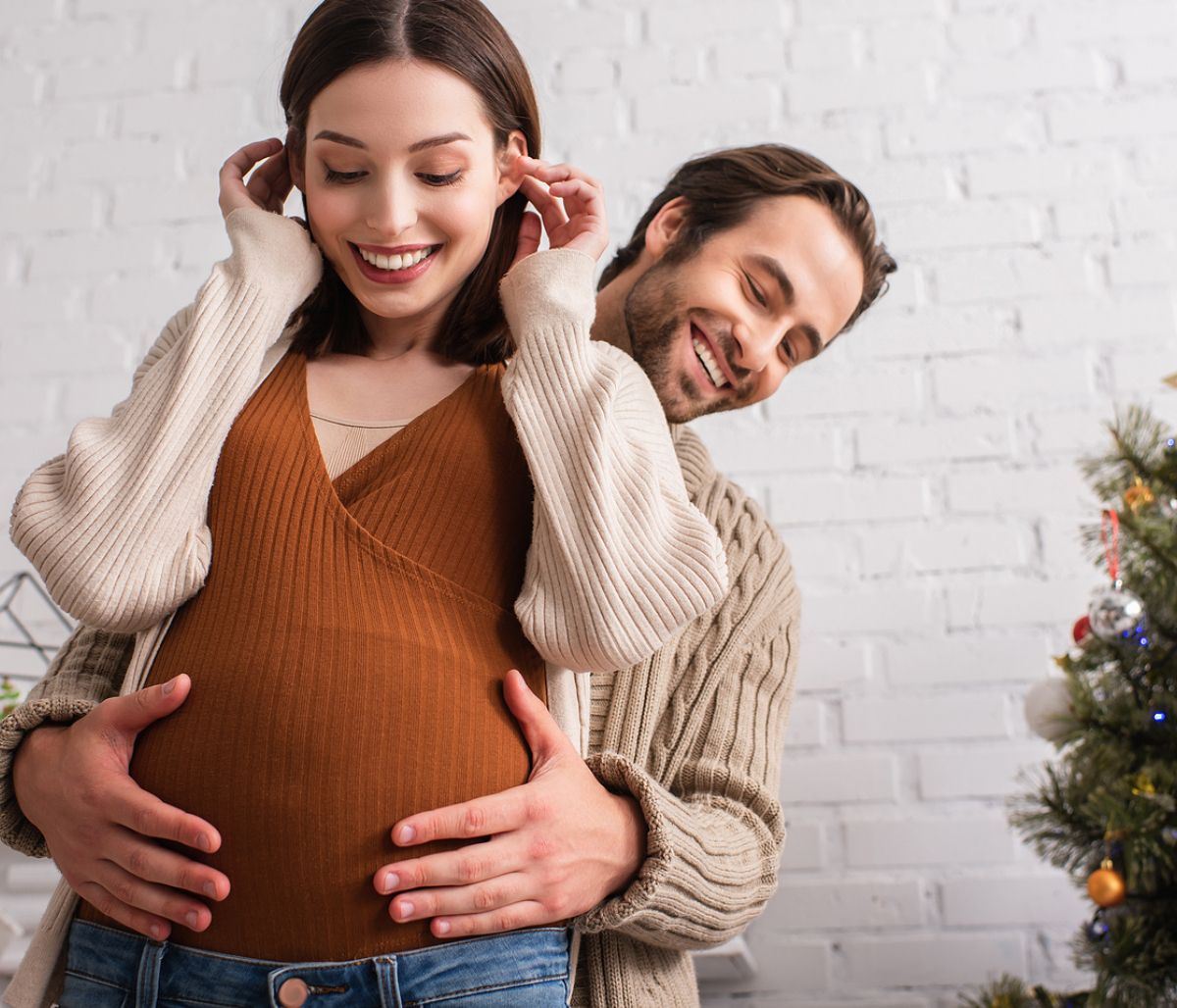 Εγκυμοσύνη τα Χριστούγεννα: Οδηγός επιβίωσης για μέλλουσες μαμάδες