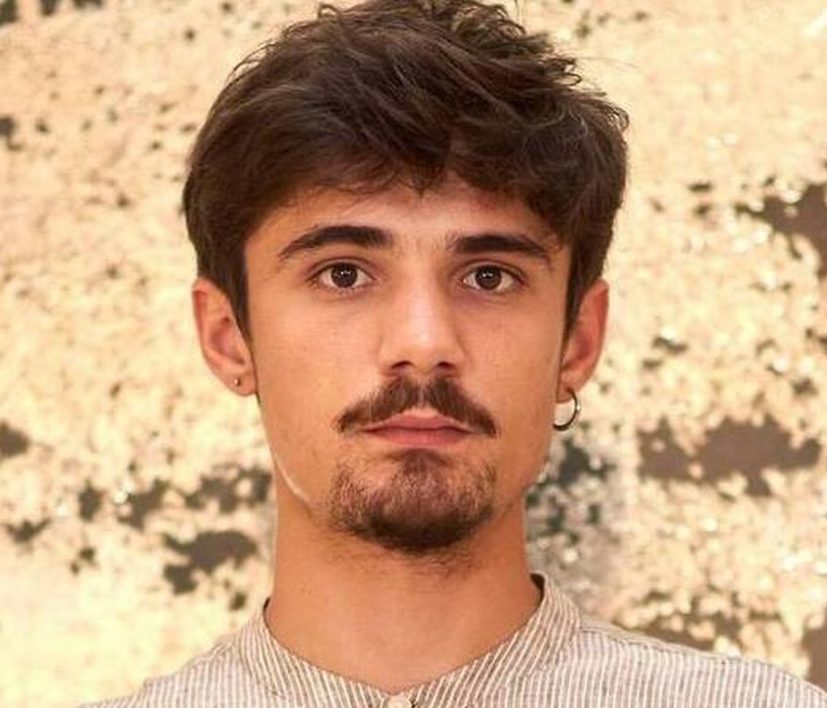 Κώστας Νικούλι: Η βράβευση, η καταγωγή, ο ρόλος στο Σασμό, η σχέση με ηθοποιό και η διαφορά ηλικίας