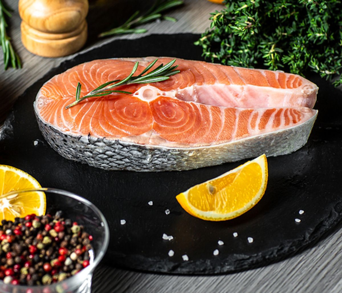 Σολομός: Τα οφέλη από την κατανάλωση μια φορά την εβδομάδα (video)