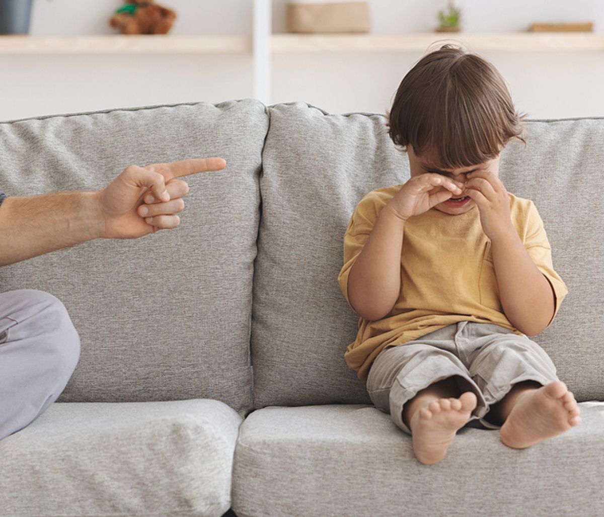 Πρέπει να μαλώνουμε ένα ξένο παιδί όταν έχει ξεπεράσει τα όρια ή όχι;
