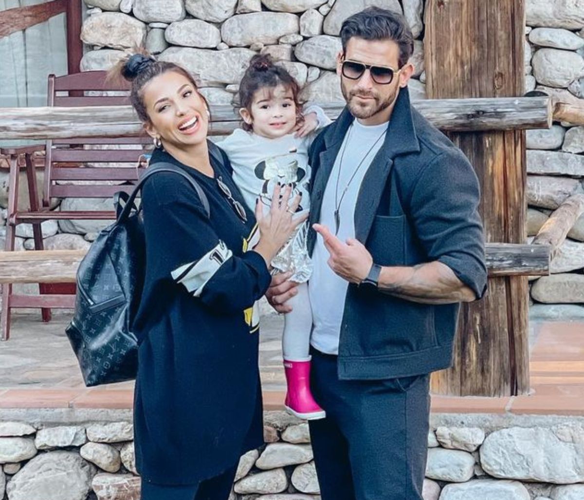 Χατζίδου - Παύλου: Βόλτα και πικ νικ με την κόρη τους  - Δείτε φώτο