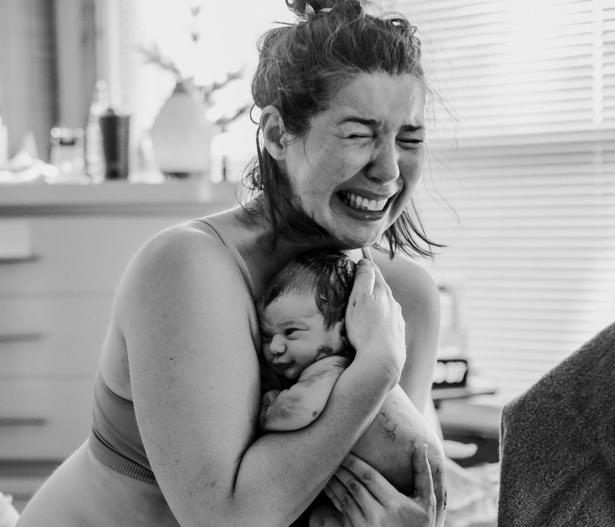 Φωτογραφίες τοκετού που δείχνουν την αγάπη, τη χαρά, την περηφάνια και την ανακούφιση