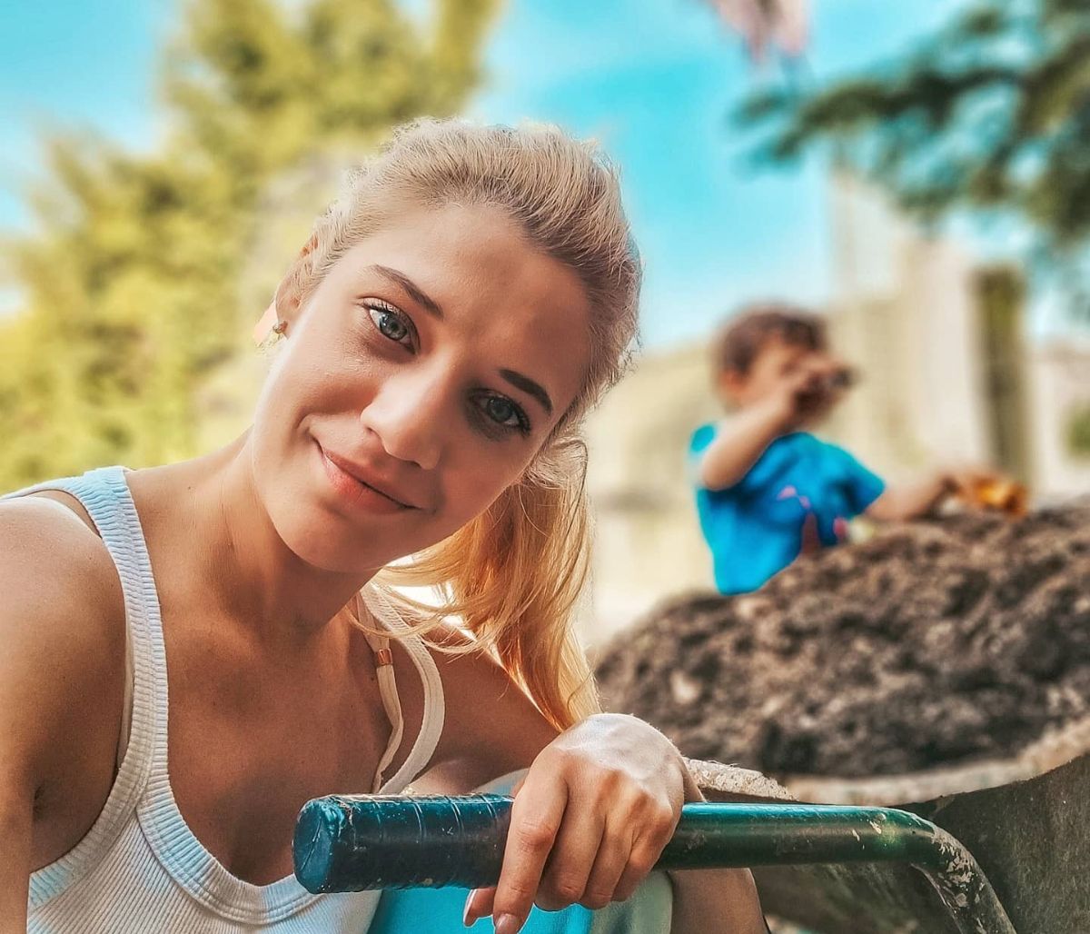 Τζένη Θεωνά: Η φώτο με τον γιο της στο σκηνικό από τη σειρά "Τα καλύτερά μας χρόνια"