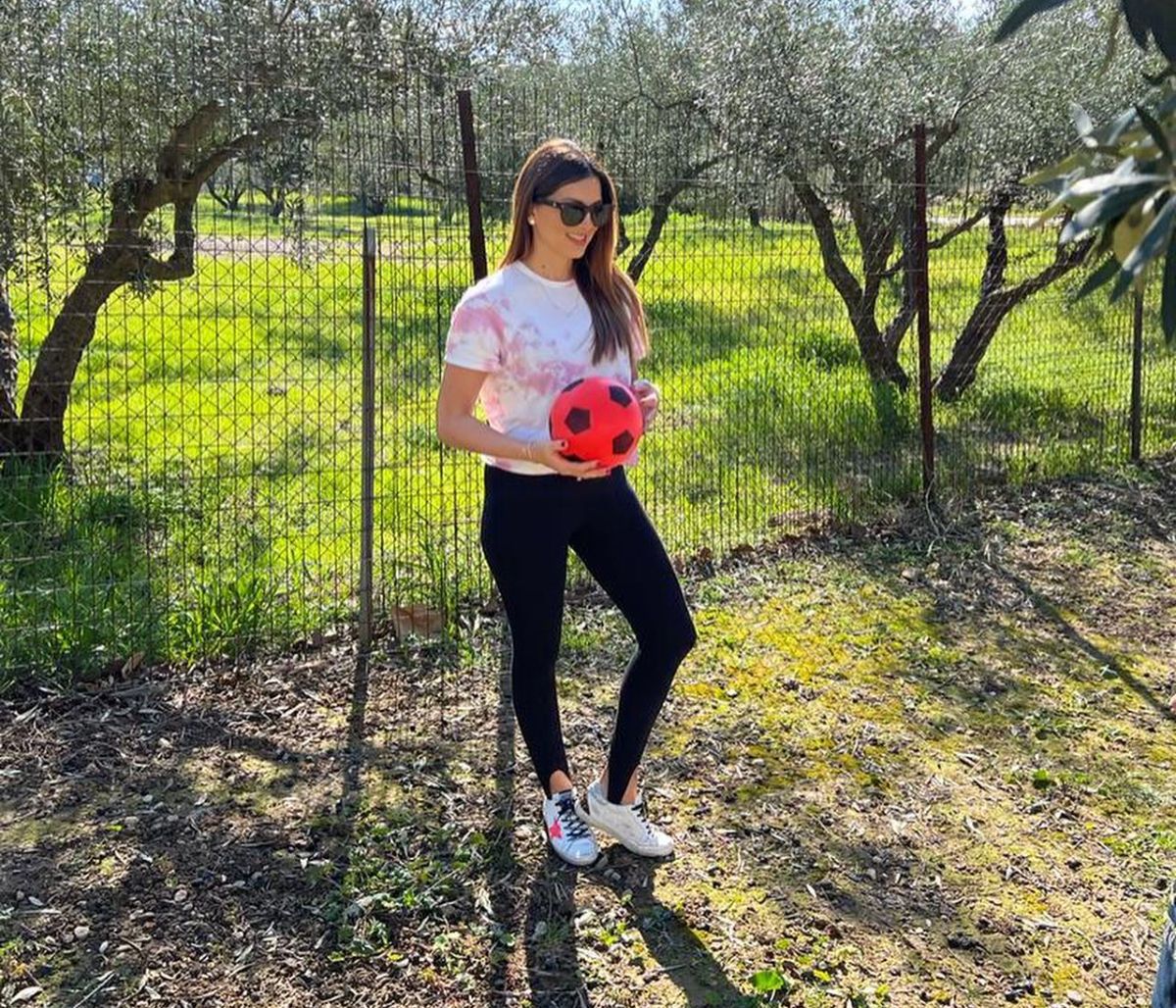 Η Σταματίνα Τσιμτσιλή ποζάρει αγκαλιά με την κόρη της