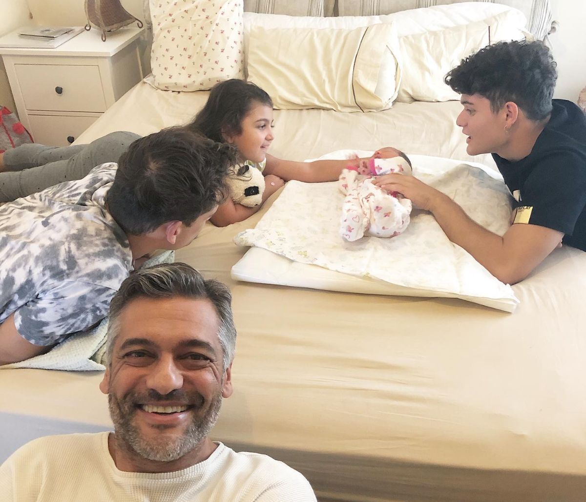 Στέλιος Κρητικός: Η φώτο με την μπέμπα και τη λατρεμένη του Κόμησσα