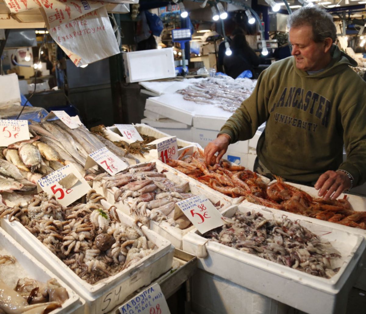 Τα 5 sos που πρέπει να ξέρεις πριν αγοράσεις θαλασσινά και άλλα σαρακοστιανά (εικόνες)