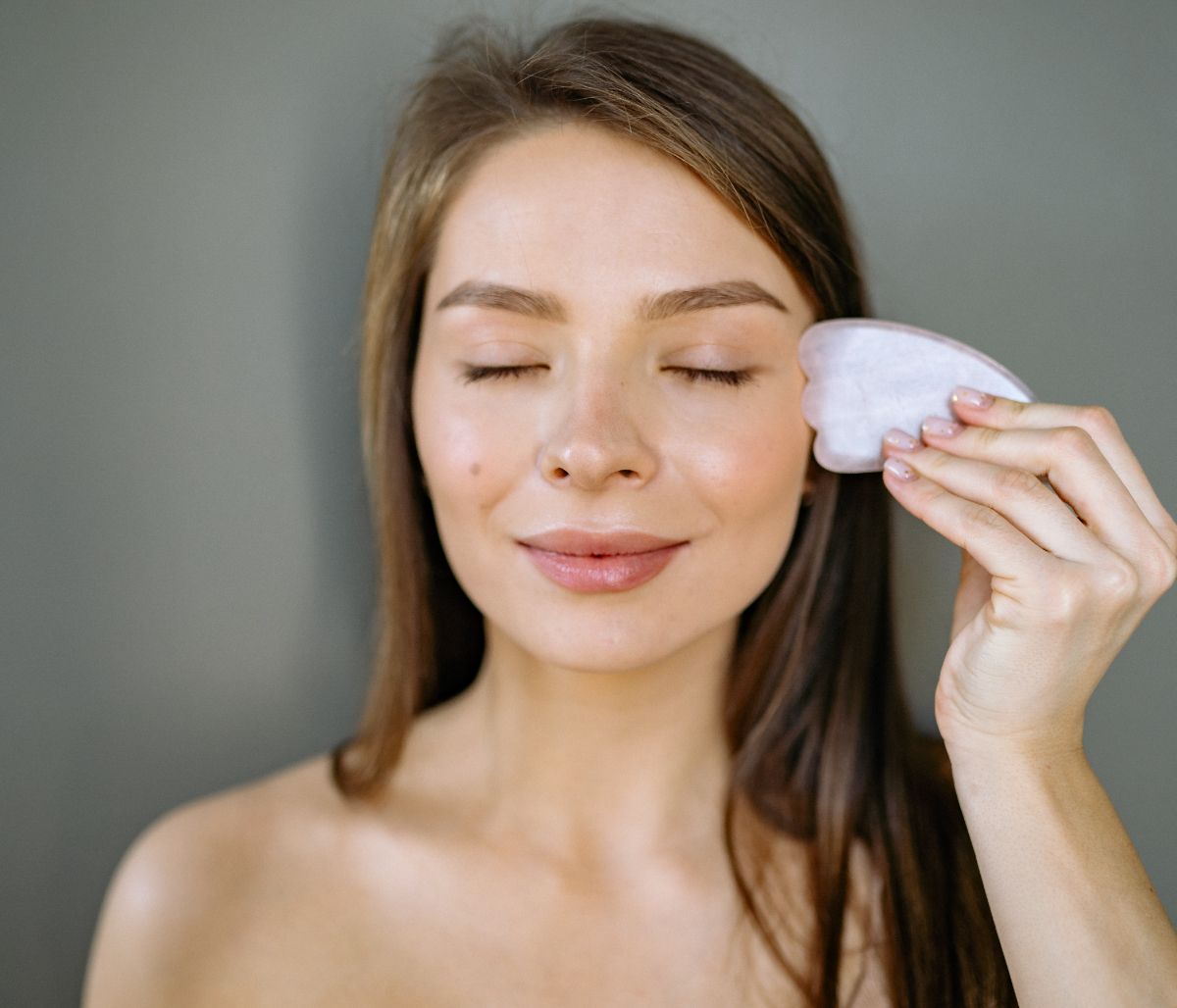 Έχεις ημικρανίες; Δοκίμασε Gua Sha και θα το λατρέψεις