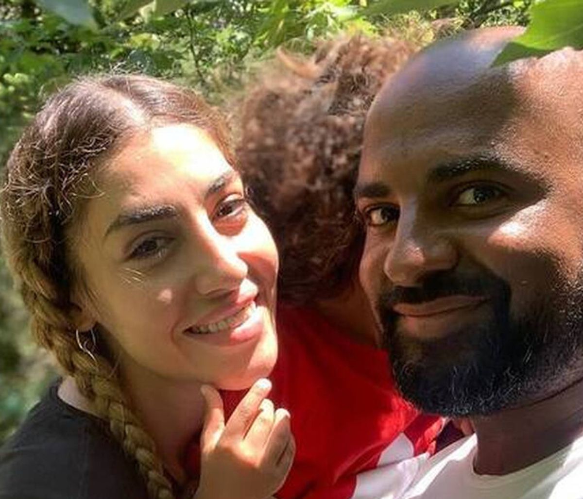 Ησαΐας Ματιάμπα: «Η αγάπη δεν τελειώνει ποτέ» - Η φώτο με τη σύζυγο και τον γιο τους