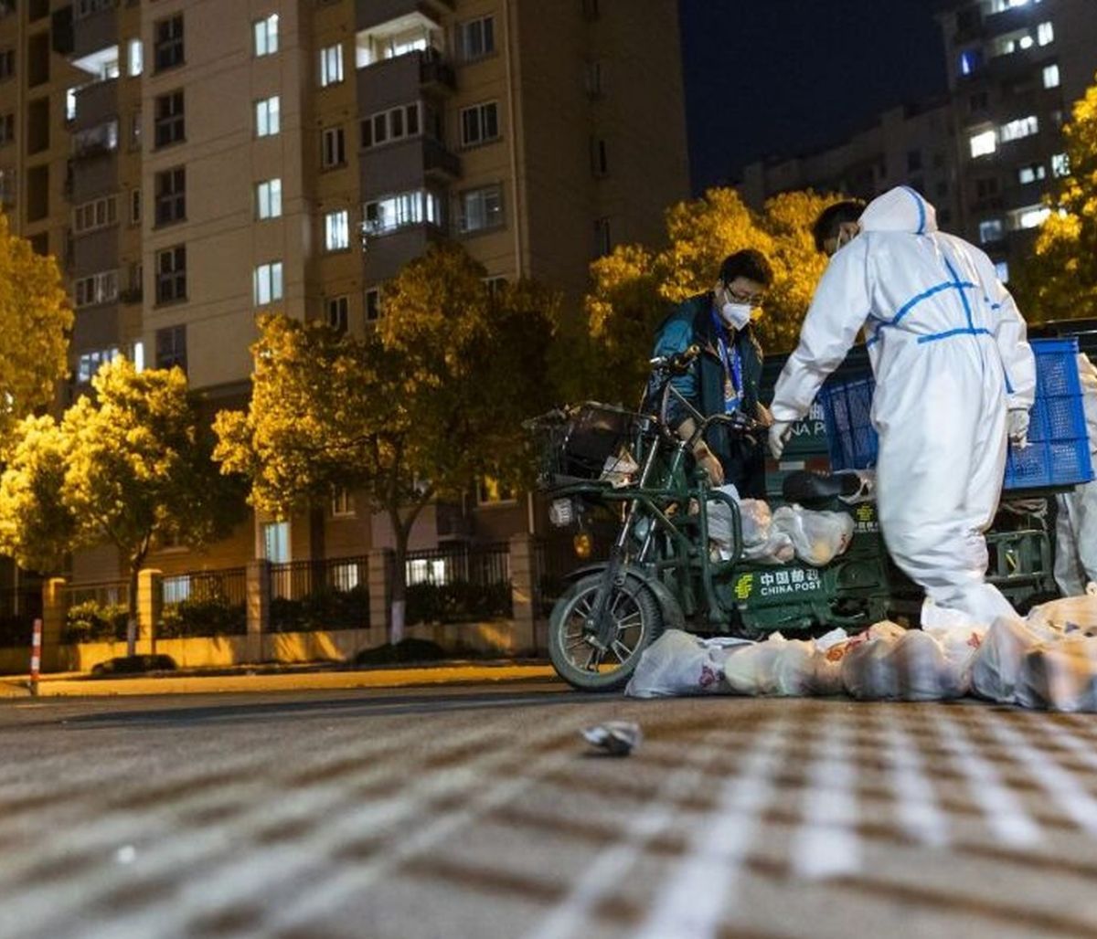 Τι πραγματικά συμβαίνει στην Σανγκάη; Καθηγητής Δημόσιας Υγείας αναλύει στο Newsbomb.gr