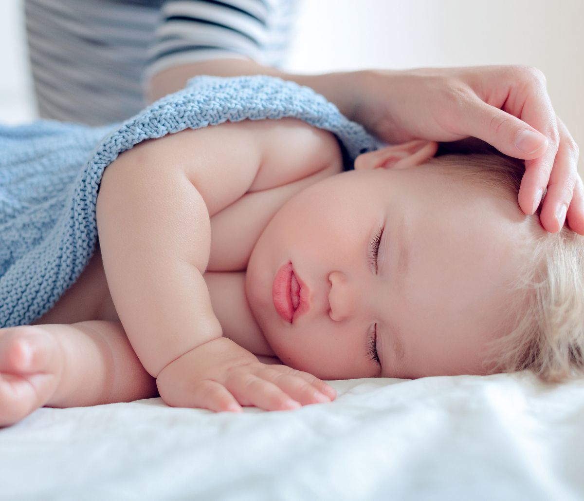 Γιατί κάποια μωρά κοιμούνται με ανοιχτά τα μάτια;