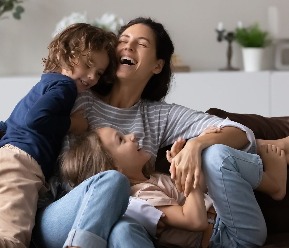 Παγκόσμια Ημέρα Γέλιου: Τα οφέλη του γέλιου στην υγεία και την ψυχολογία των παιδιών