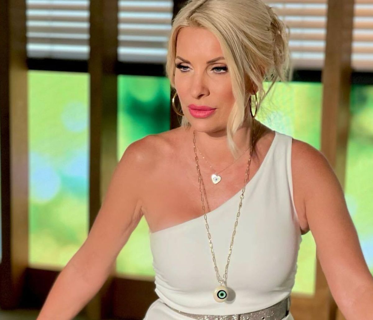 Ελένη Μενεγάκη: Οι αυθόρμητες φώτο της και η κίνηση της παρουσιάστριας που προκάλεσε αντιδράσεις