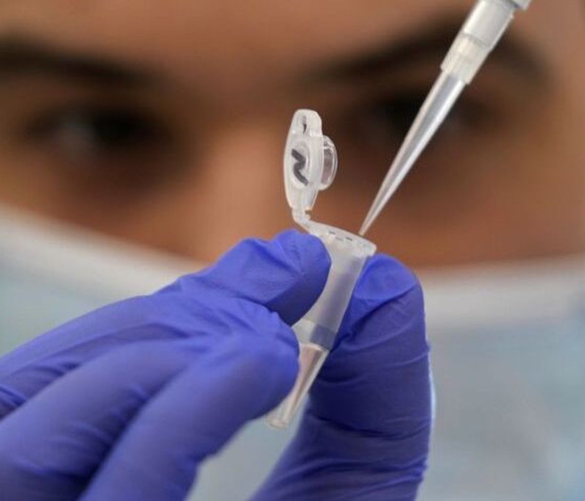 Νέες μεταλλάξεις: Πόσο ανησυχούν τους επιστήμονες - Οι ειδικοί απαντούν στο Newsbomb.gr