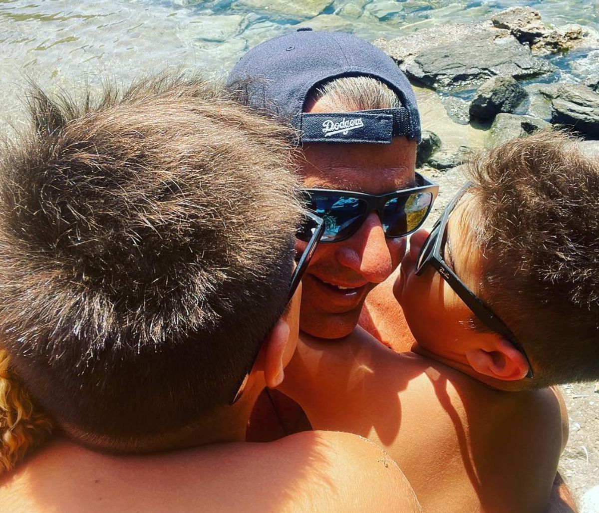 Γιώργος Λιάγκας: Η αστεία selfie με τους γιους του στη Γλυφάδα