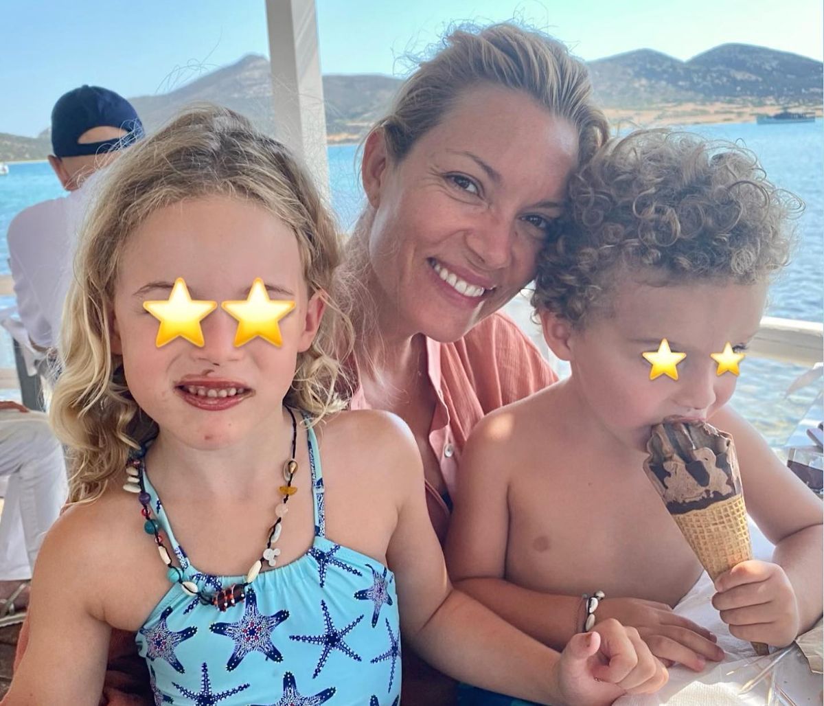 Βίκυ Καγιά: Με αυτό το σχόλιο συνόδευσε τη νέα φώτο των παιδιών της