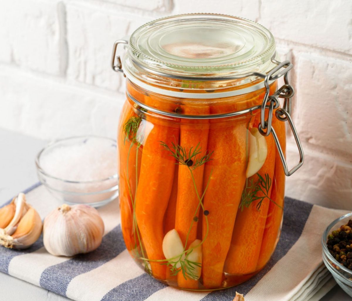 Καρότα τουρσί: Πώς βελτιώνουν την πέψη και μειώνουν την φλεγμονή στο έντερο (video)