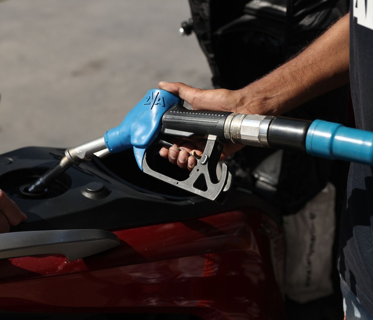 Καύσιμα: Με «σπασμένα φρένα» η τιμή της βενζίνης, έφτασε και τα 2,6 ευρώ – Έρχονται νέα μέτρα