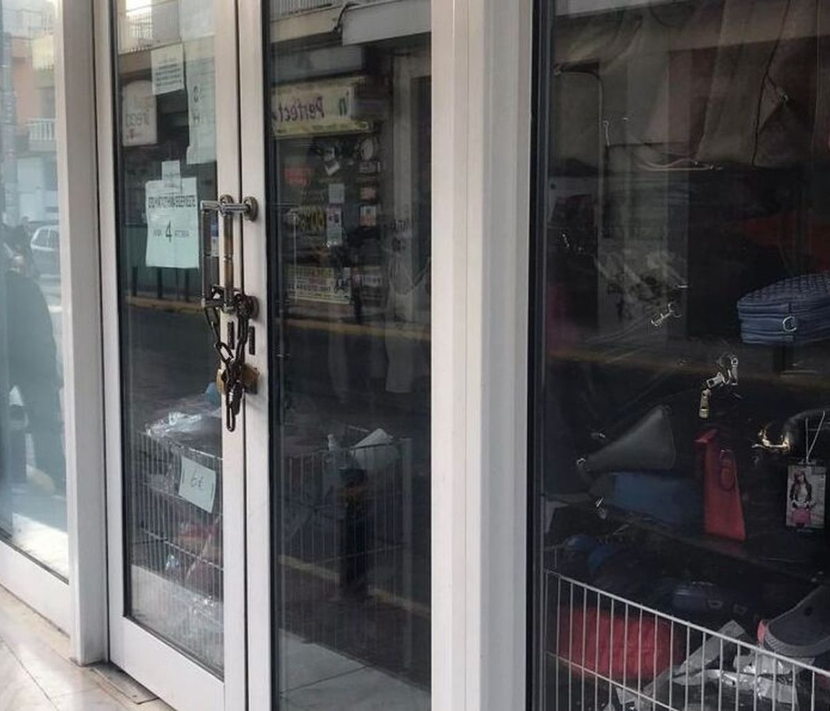 Αιματηρή ληστεία στο Μενίδι - Ανήλικοι Ρομά μαχαίρωσαν ιδιοκτήτρια καταστήματος