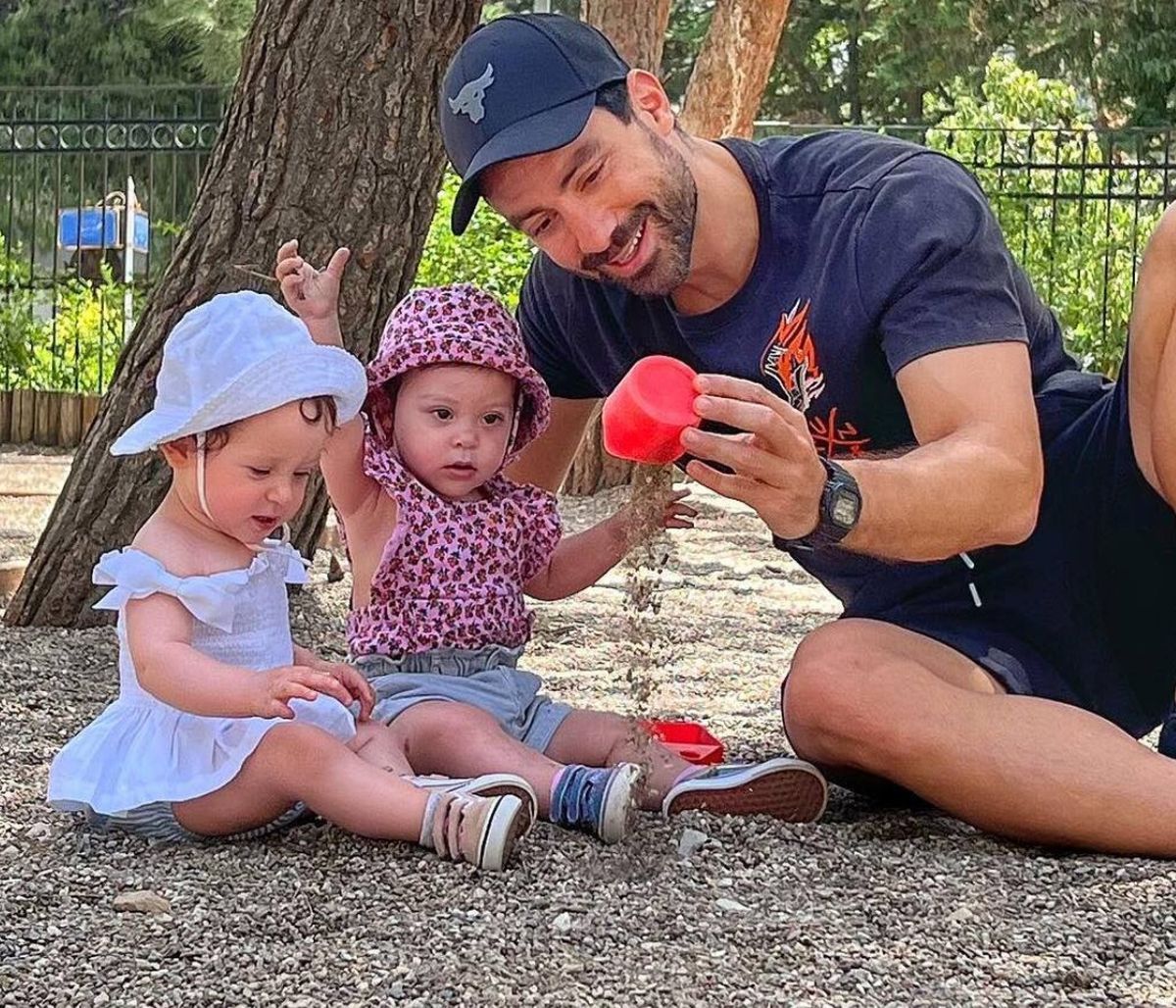 Σάκης Τανιμανίδης: Στο πάρκο με τις δίδυμες κόρες του – «Οι Κυριακές έχουν αλλάξει»