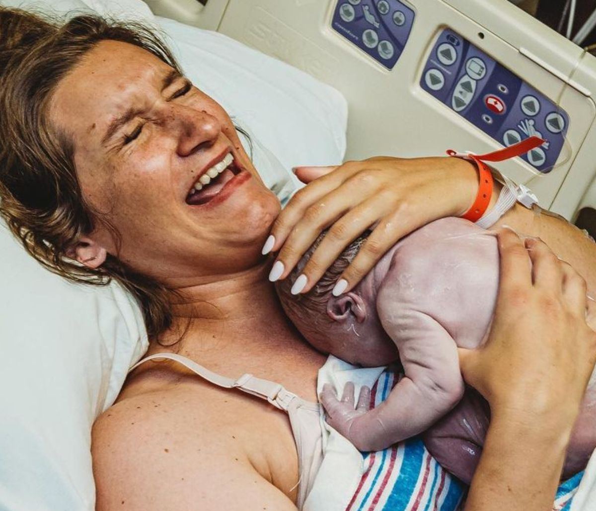 Αντιδράσεις μαμάδων λίγα λεπτά μετά τον τοκετό - Mοναδικές φωτογραφίες