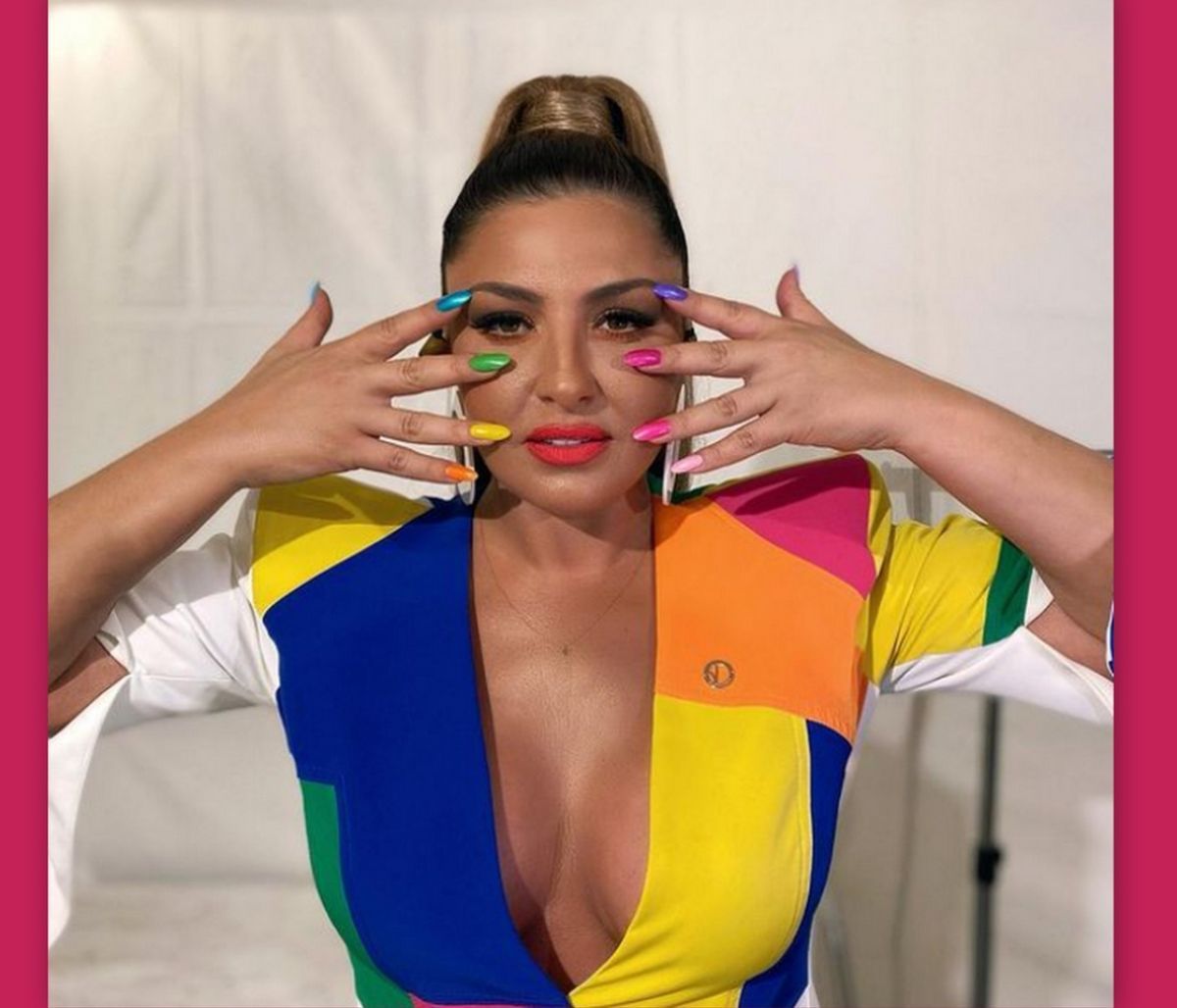 Παπαρίζου: Μεσογειακή σιλουέτα και σορτς… το τέλειο ταίριασμα πάνω της