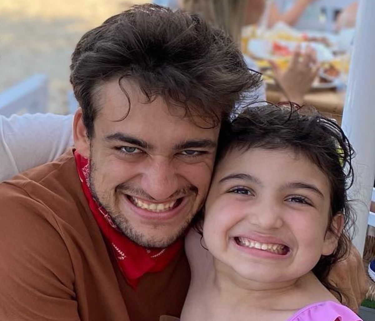 Μιχαήλ Κρητικός: Με την Κόμησσα στην πιο αστεία πόζα