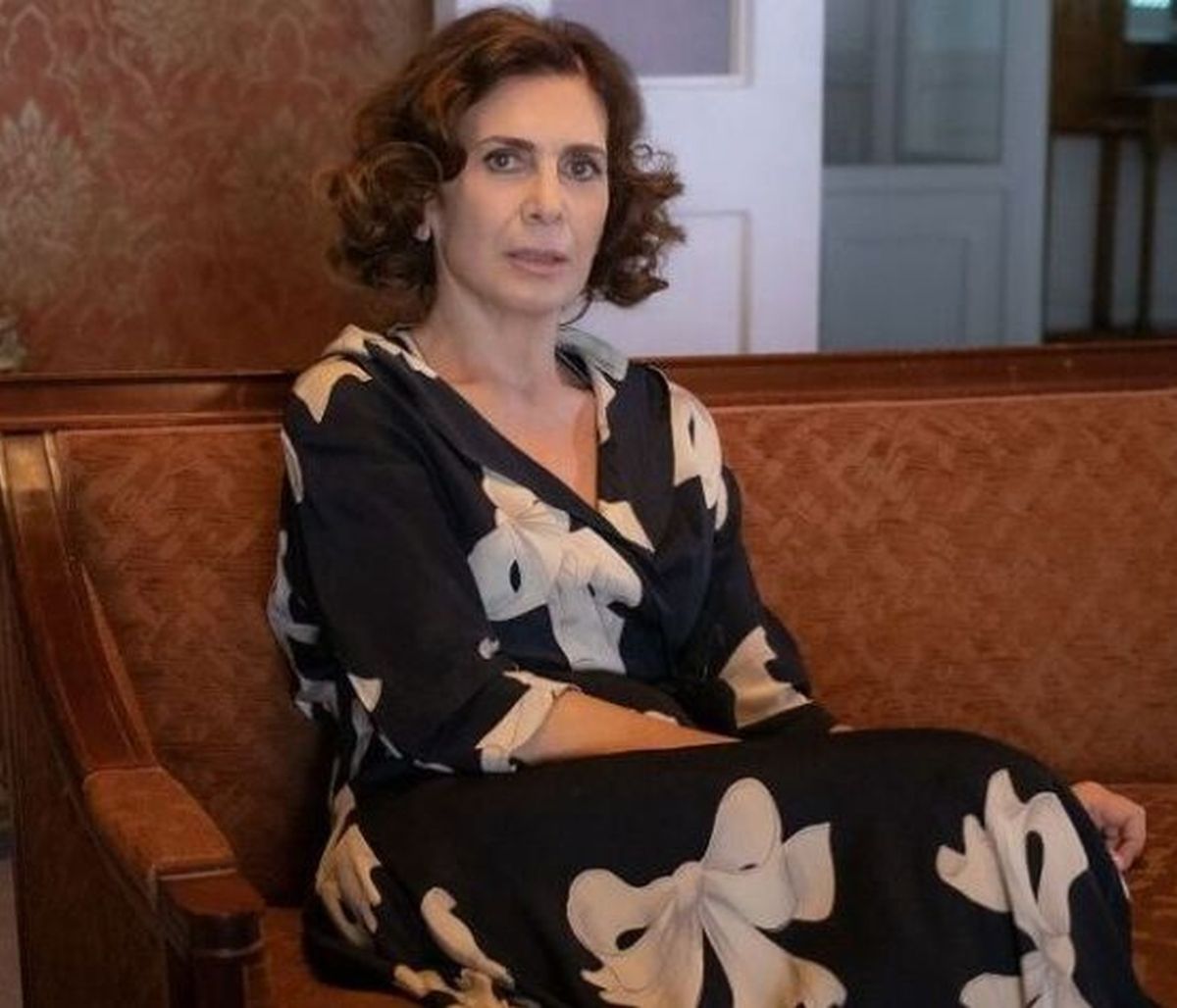 Κατερίνα Διδασκάλου: Στα 61 της ποζάρει στην παραλία χωρίς ρετούς - Αποθέωση για τη Μυρσίνη