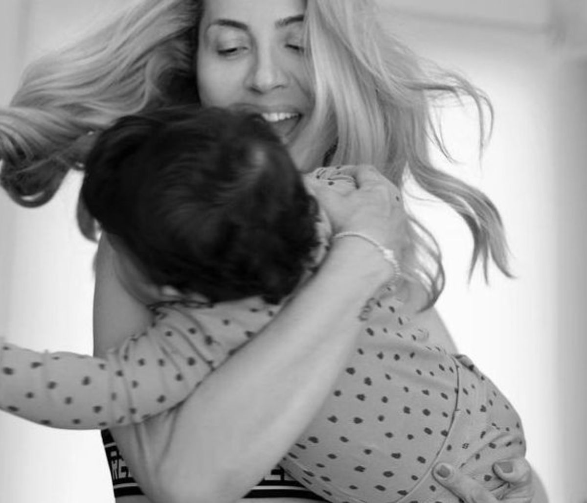 Μαρία Ηλιάκη: Tο τρυφερό νανούρισμα που τραγουδάει στην κόρη της