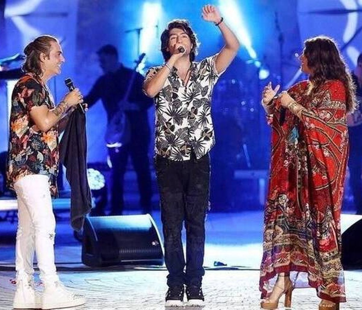 Kαίτη Γαρμπή:Αν έχεις την εντύπωση πως ο γιος της μοιάζει μόνο στον Διονύση Σχοινά, δες αυτή τη φωτό