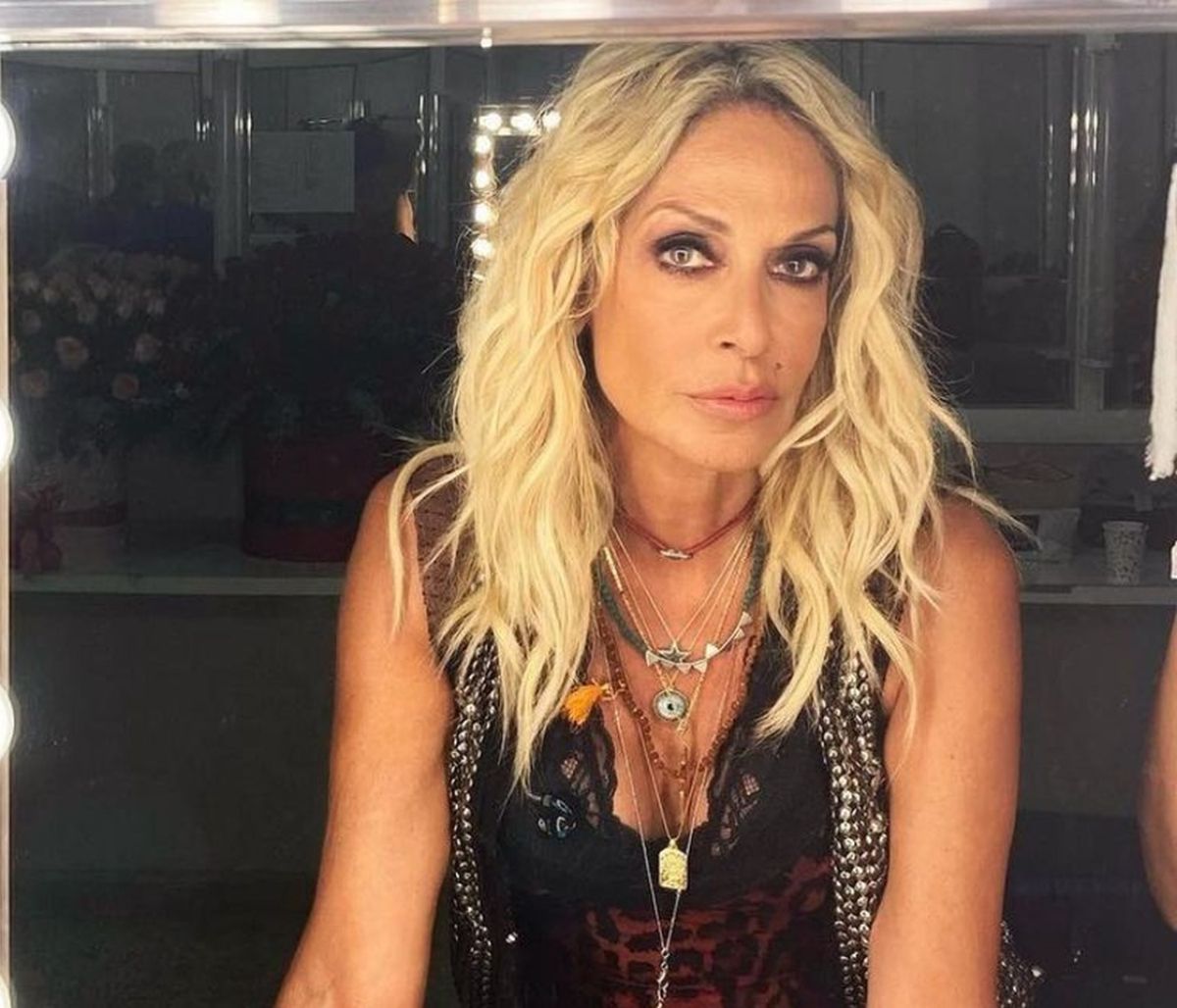 To jewelry body με τα 92,000 χιλιάδες κρύσταλλα που επέλεξε η Άννα Βίσση είναι το κάτι άλλο!