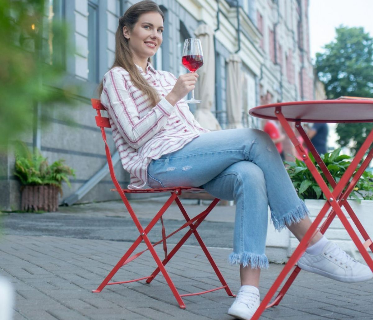 Γιατί δεν πρέπει να κάθεστε με σταυρωμένα πόδια: Ένας οστεοπαθητικός εξηγεί