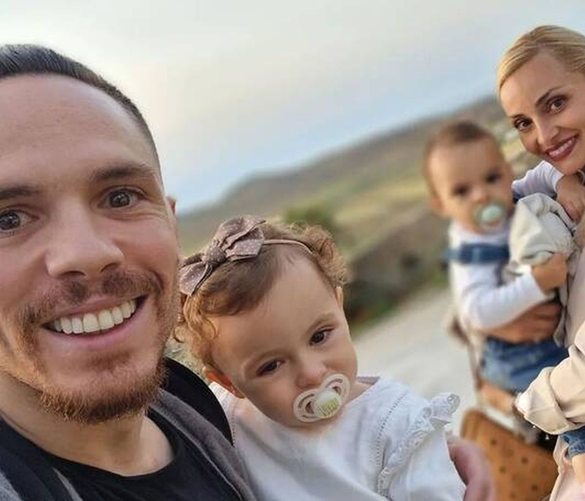 Λευτέρης Πετρούνιας: Η απίθανη αντίδραση από τις κόρες του, όταν τον είδαν στην τηλεόραση (video)