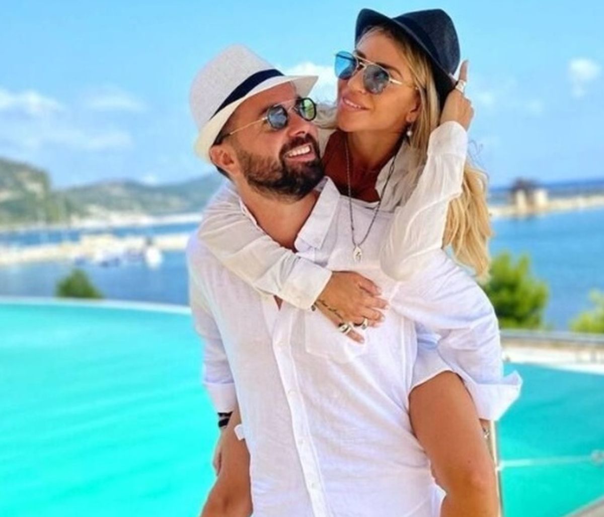 Ηλίας Βρεττός - Αναστασία Δεληγιάννη: Παντρεύτηκαν στην Κύμη! (Photos)