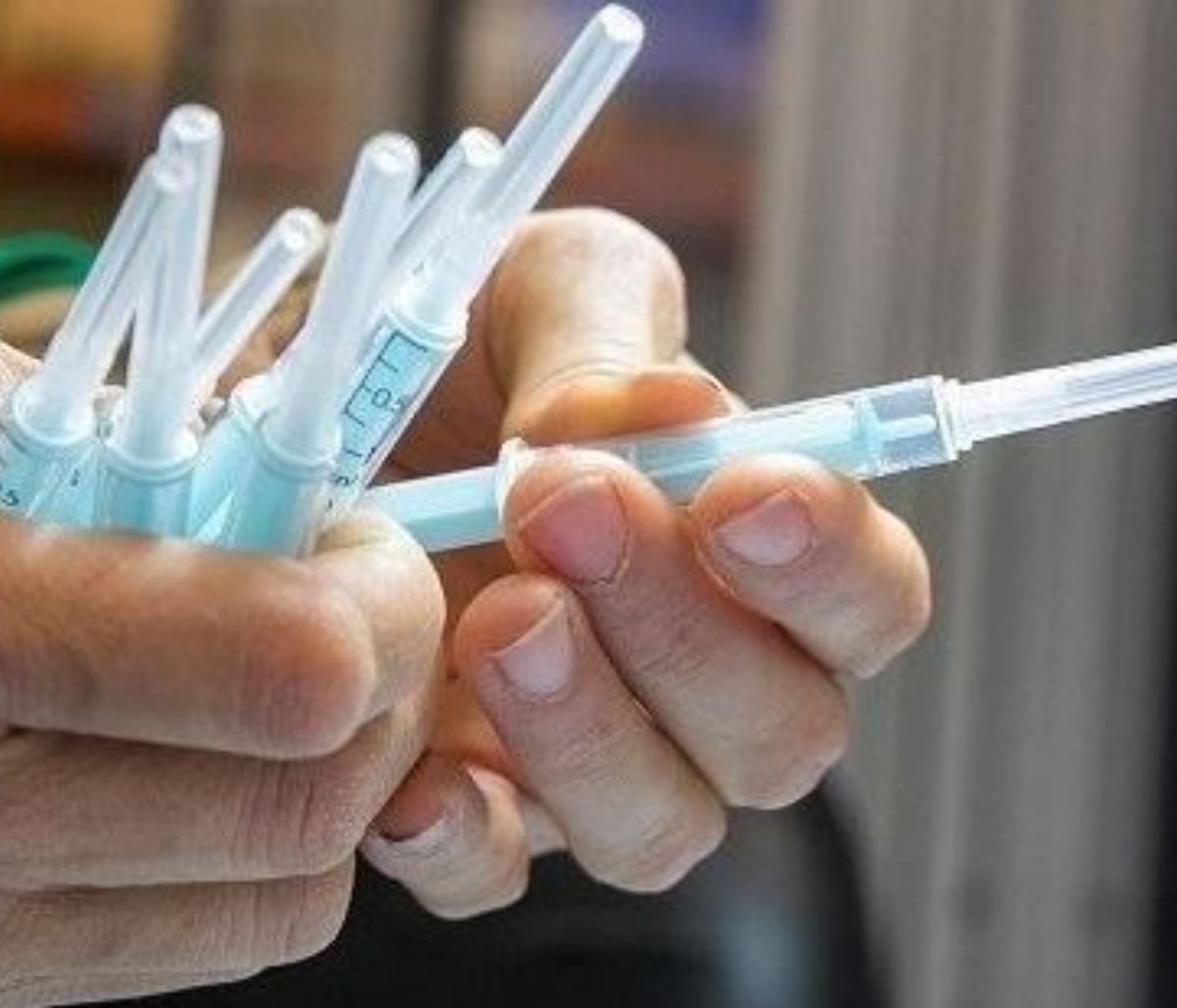 Τα εμβόλια κατά του κορονοϊού μπορούν να μειώσουν σημαντικά τον κίνδυνο μακράς COVID - Μελέτη