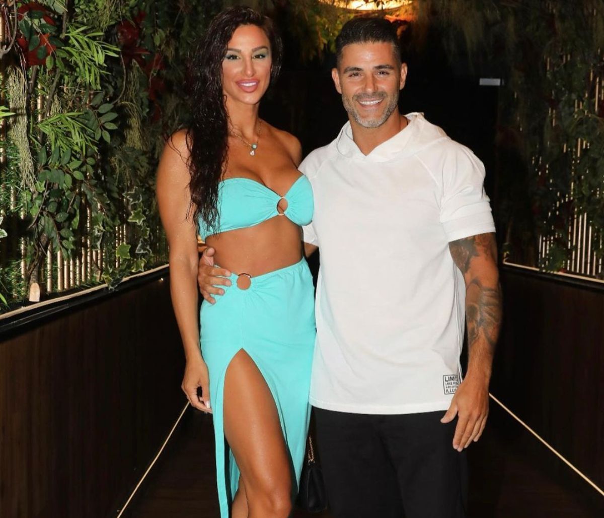 Αθηνά Ευμορφιάδη: Το αποκαλυπτικό νυφικό και οι λαμπεροί καλεσμένοι λίγες ώρες πριν τον γάμο της