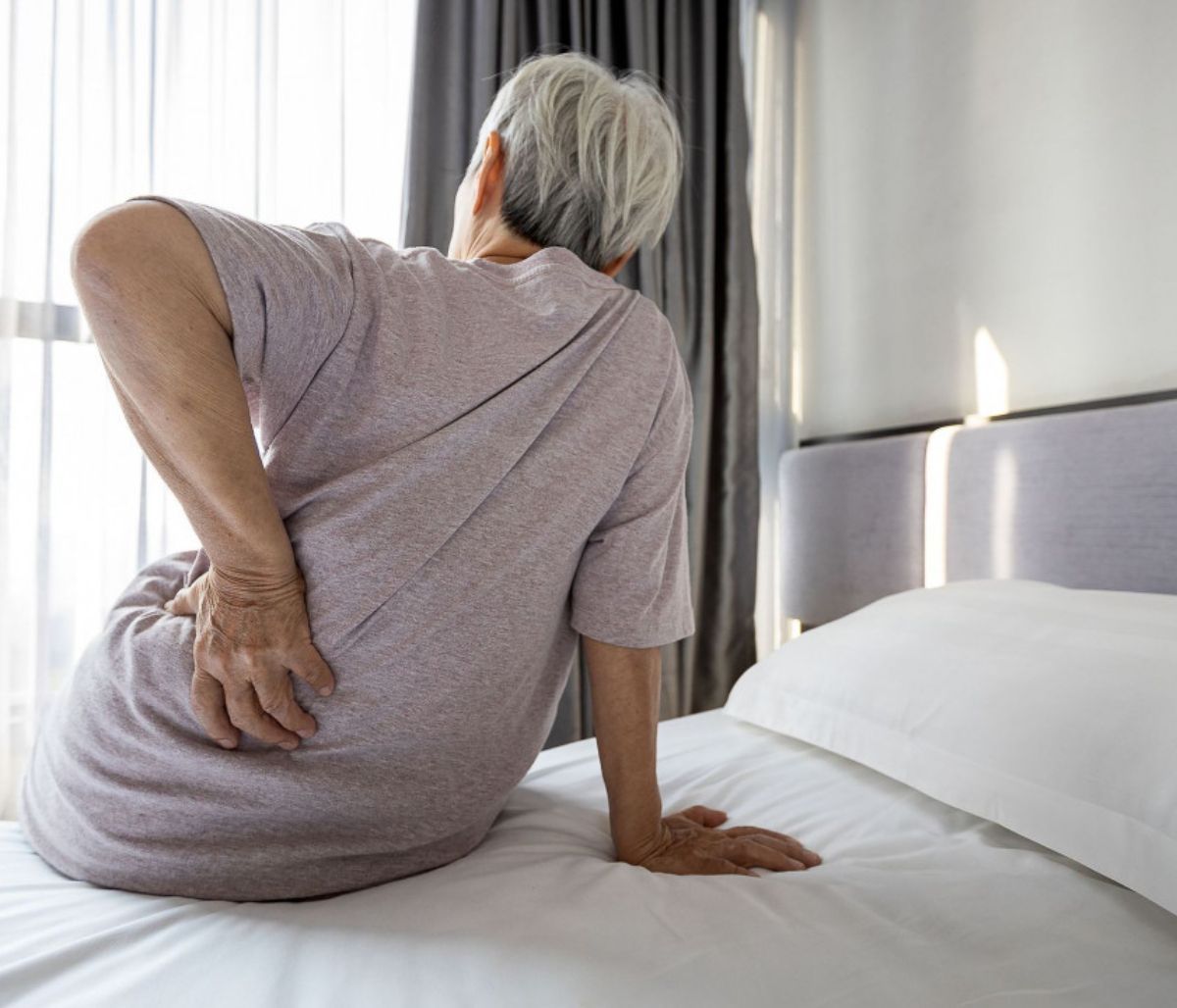 Πρωινή δυσκαμψία: Πού οφείλεται και τι μπορείτε να κάνετε