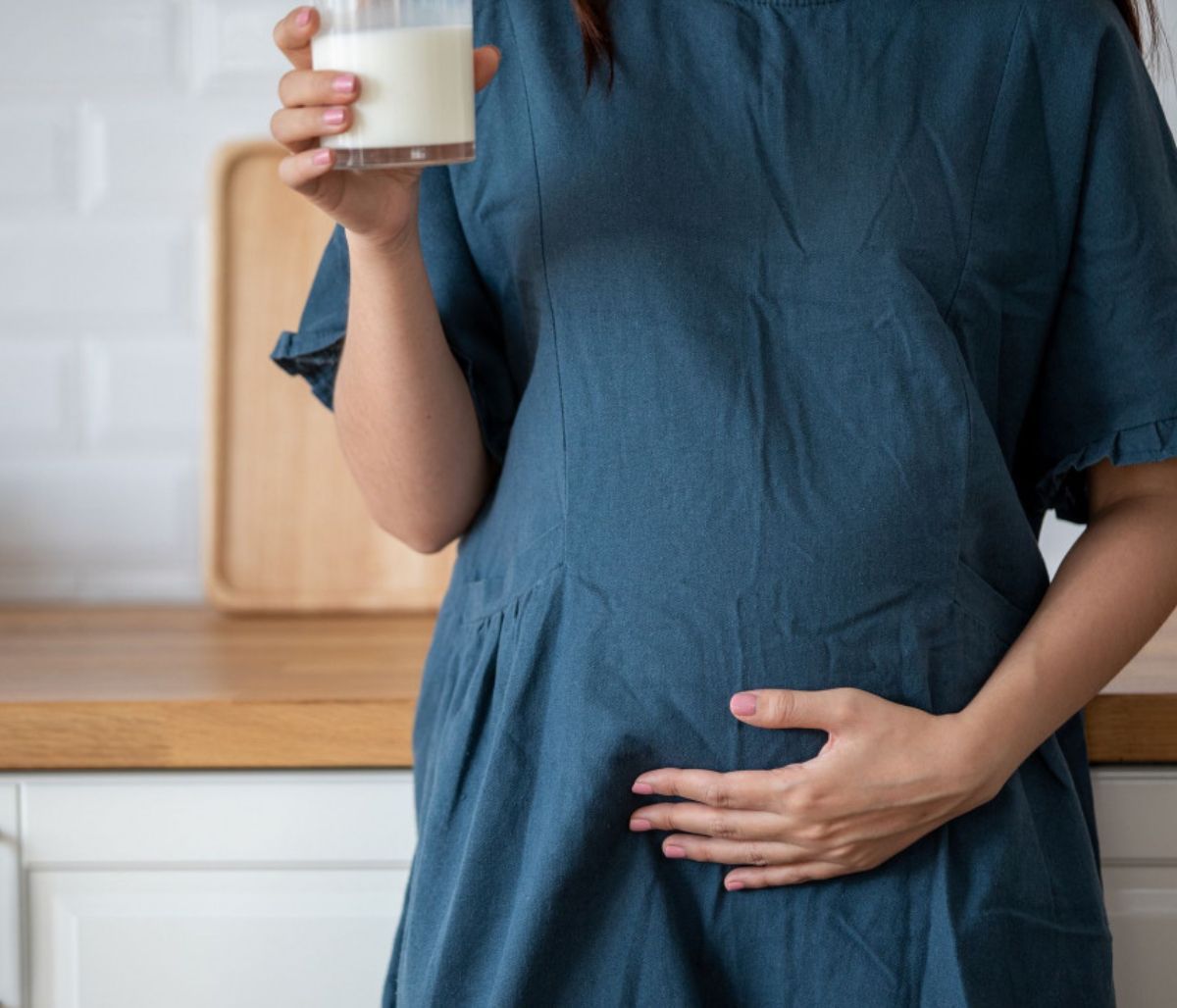 Γάλα αμυγδάλου: Πώς ωφελεί την έγκυο και το έμβρυο;