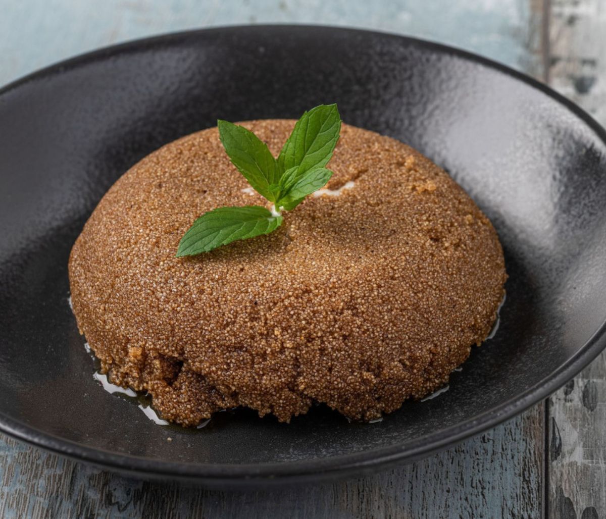 Σιμιγδαλένιος χαλβάς με γάλα και μελάσα