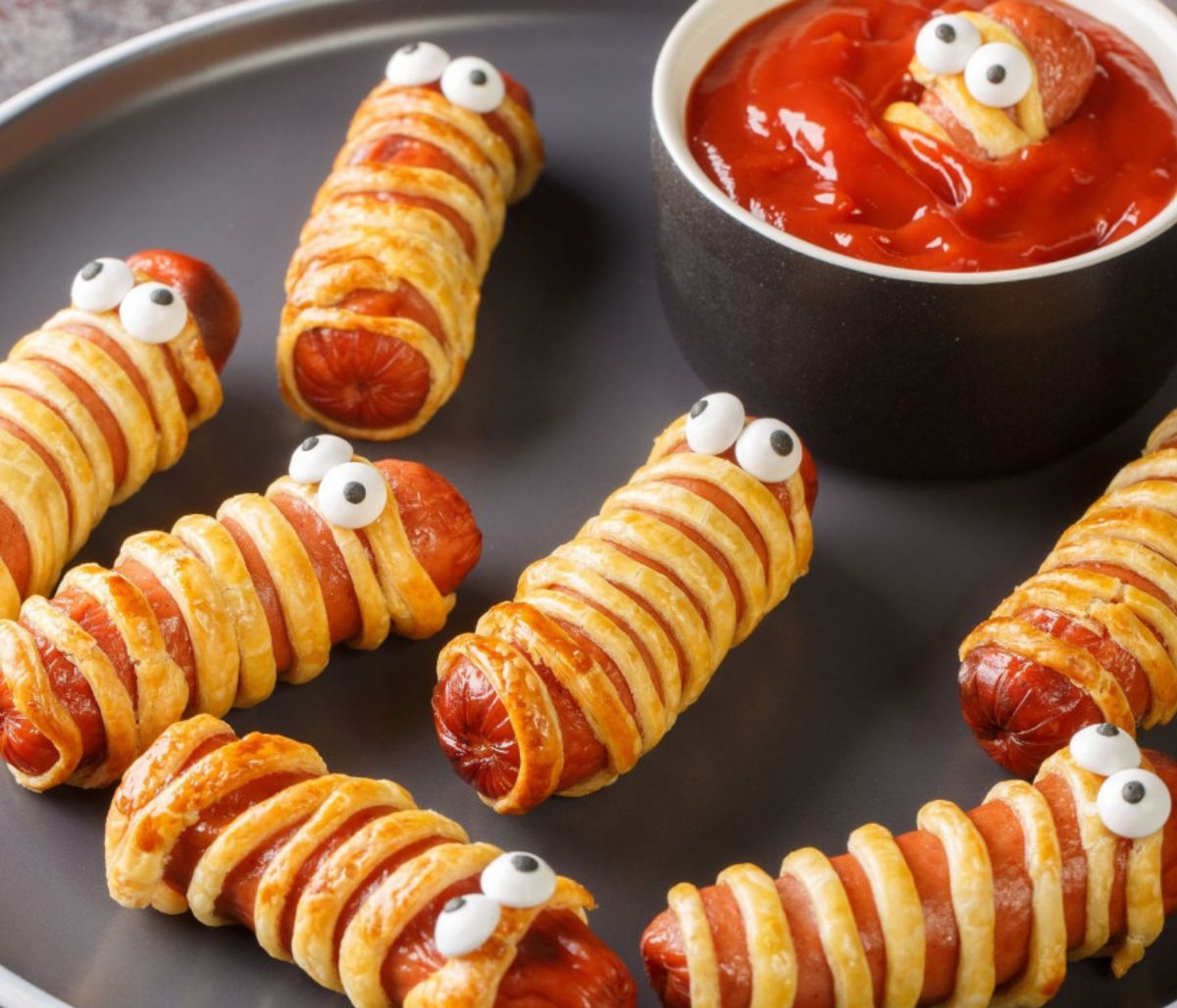 Halloween συνταγή για μούμιες με λουκανικάκια