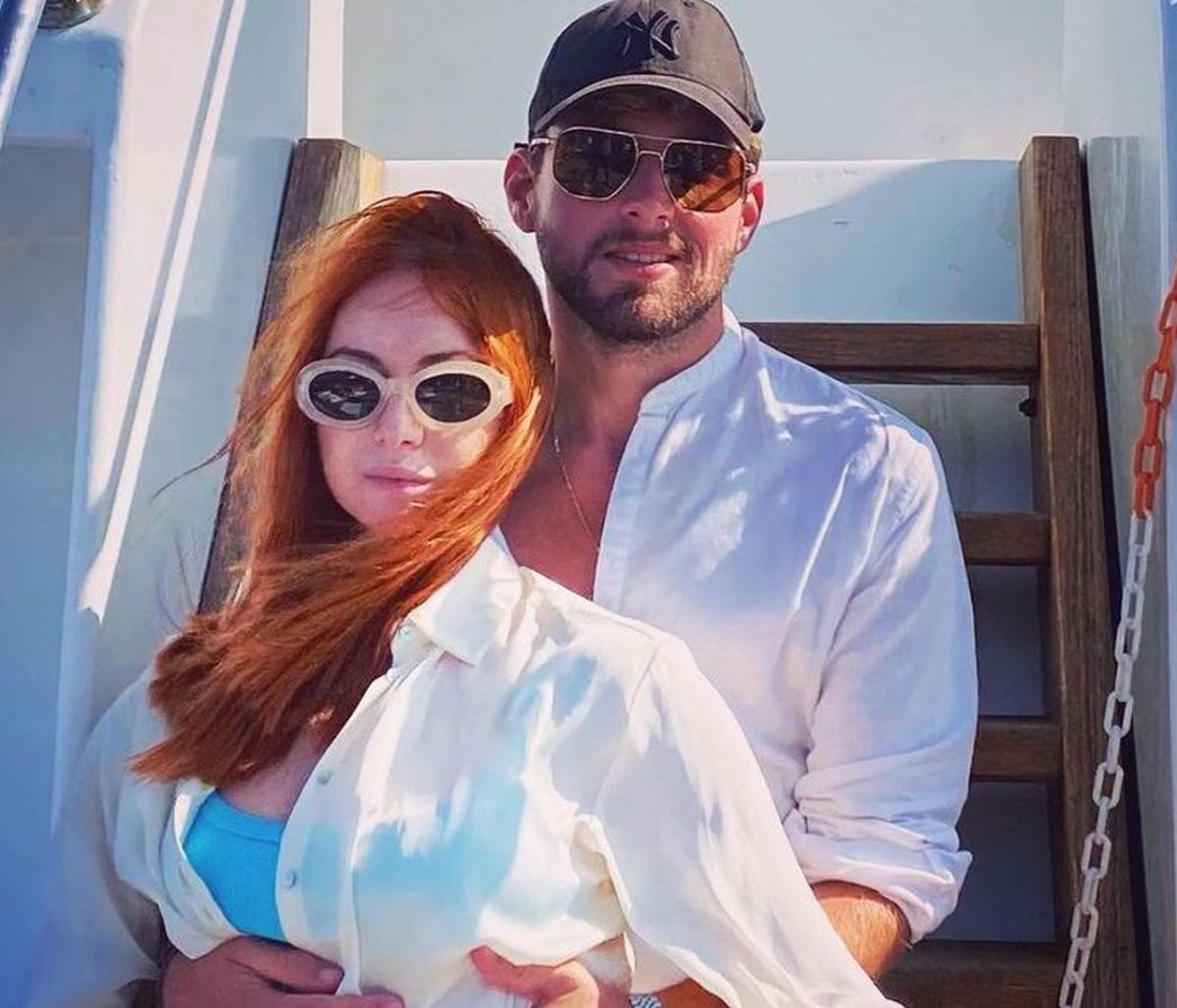 Παντρεύτηκε η Τάμτα Μαστοράκη! To μίνι και το κόσμημα στα μαλλιά