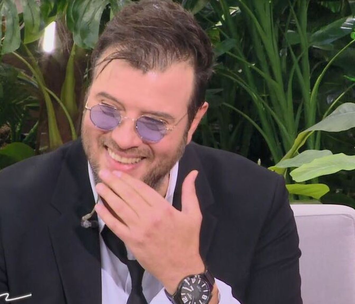 Λιβιεράτος σε Μενεγάκη: «Με συγκινείς! Γιατί το κάνει αυτό ρε φίλη;»