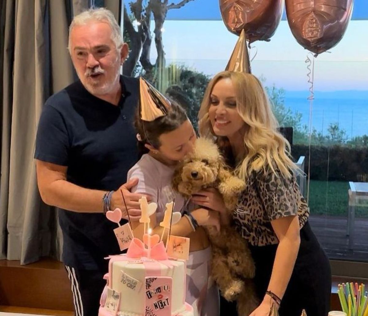 Ο Γιώργος Λύρας κάνει τραμπολίνο με την κόρη του, Ηλέκτρα