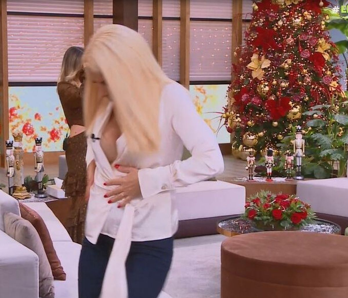 Μενεγάκη: Λύθηκε το πουκάμισό της – Το απίστευτο «ατύχημα» on air