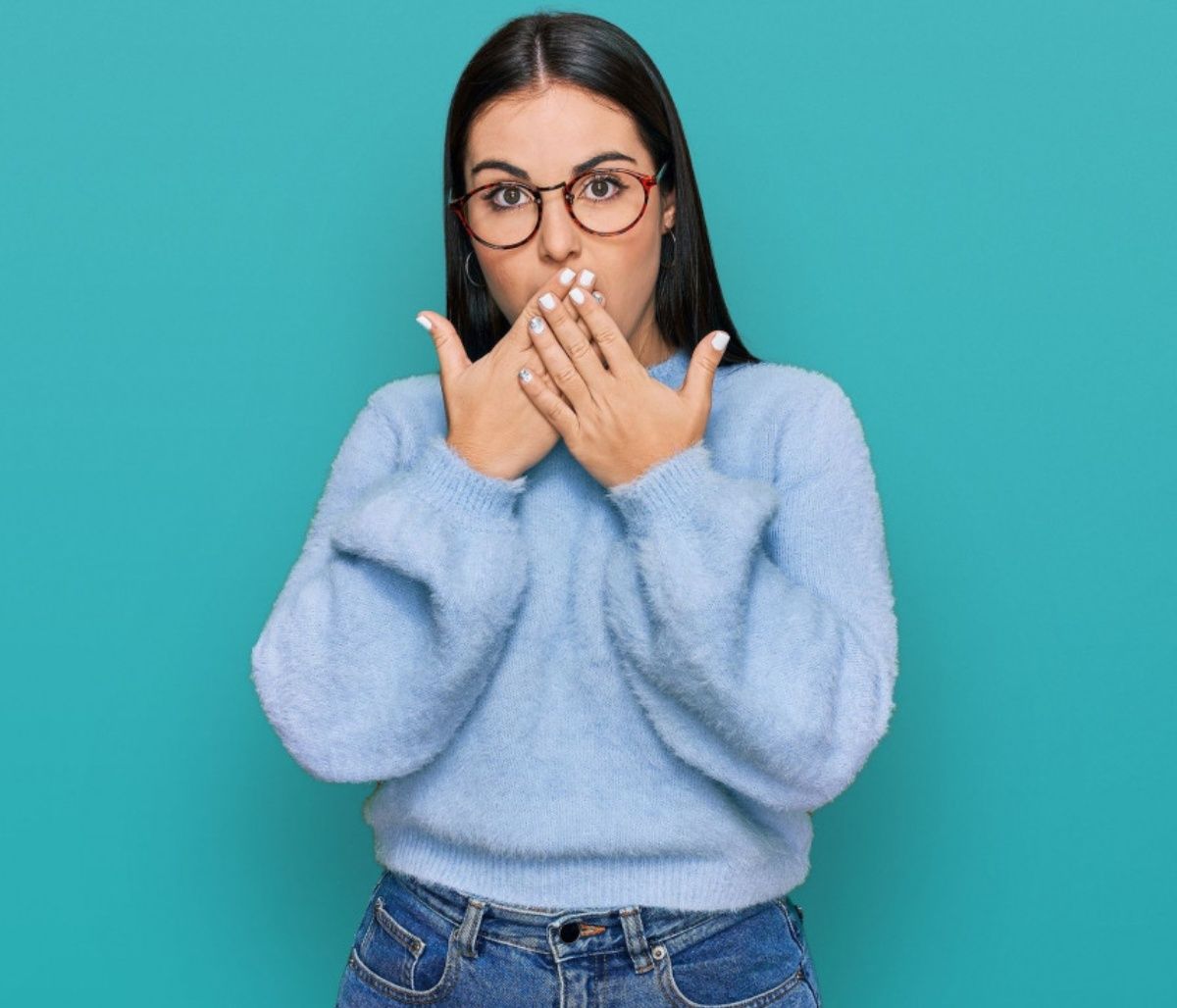 Σημάδια στο στόμα: Για ποια προβλήματα υγείας προειδοποιούν