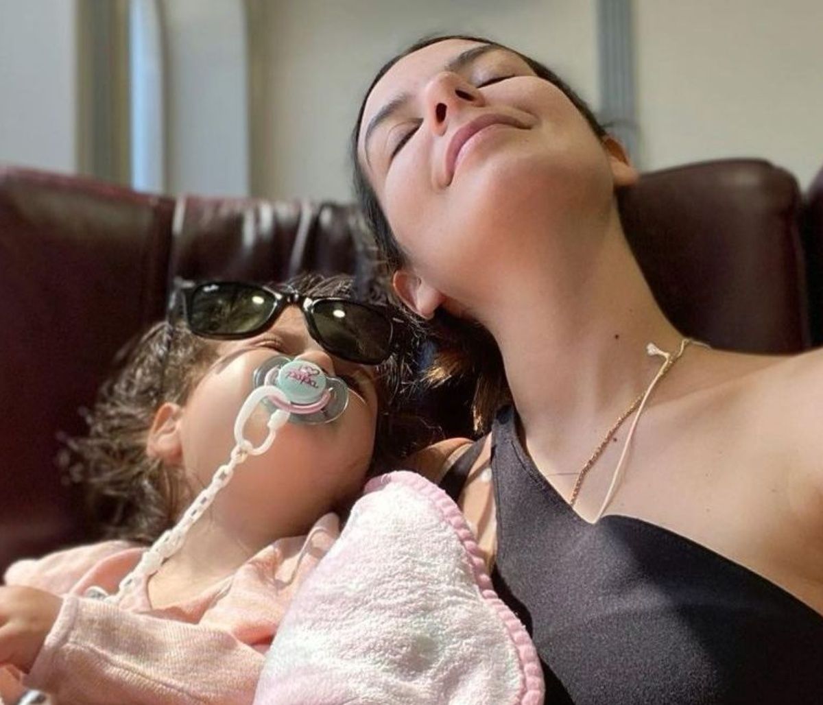 Νικολέττα Ράλλη: Η κόρη της έχει μεγάλη «παρέα» στο κρεβάτι