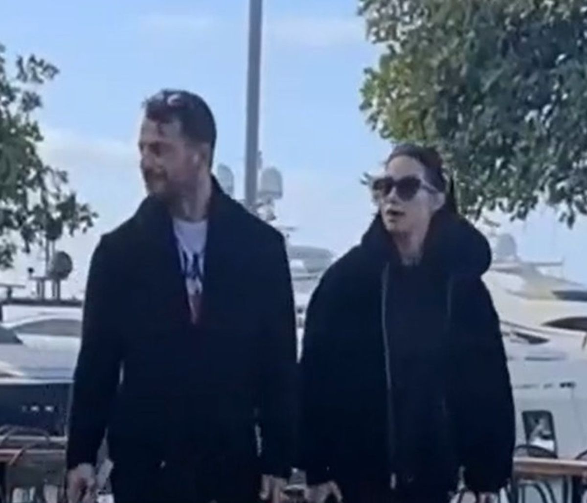 Αγγελόπουλος-Βαμβακούση: Ρομαντική βόλτα δίπλα στη θάλασσα!