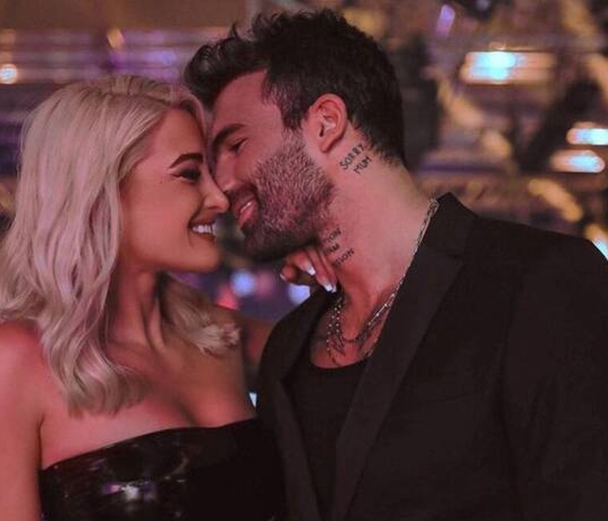 Τούνη- Αλεξάνδρου: Η κοινή selfie με τον μπέμπη τους στο κρεβάτι!