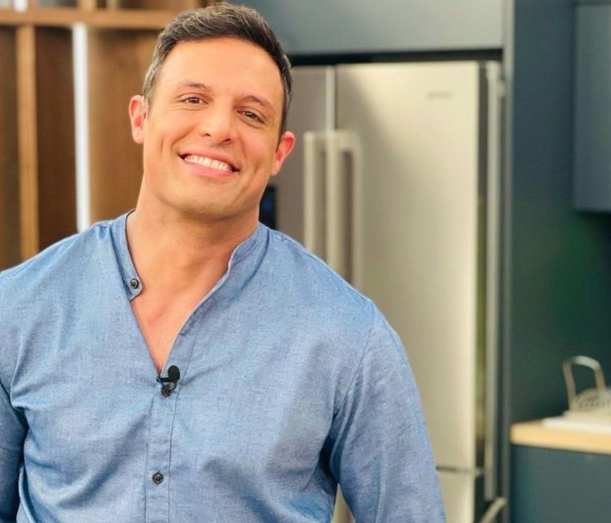 Σ. Πούμπουρας: Κάνει βόλτα την κόρη του στα χιόνια με έλκηθρο