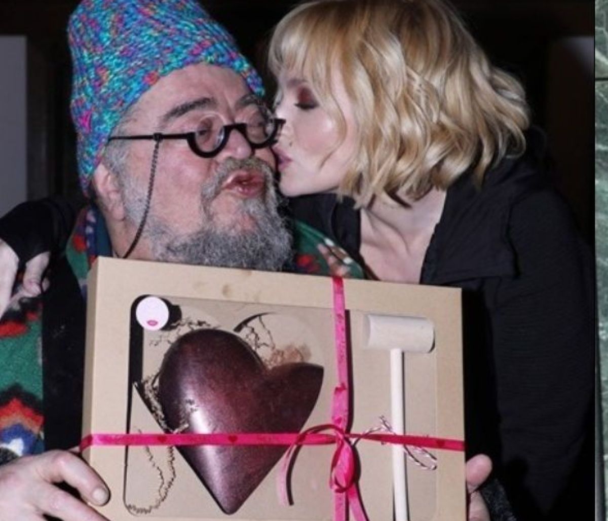 Το φιλί της Ζουγανέλη στον Κραουνάκη και η επανεμφάνιση του Κόκκοτα